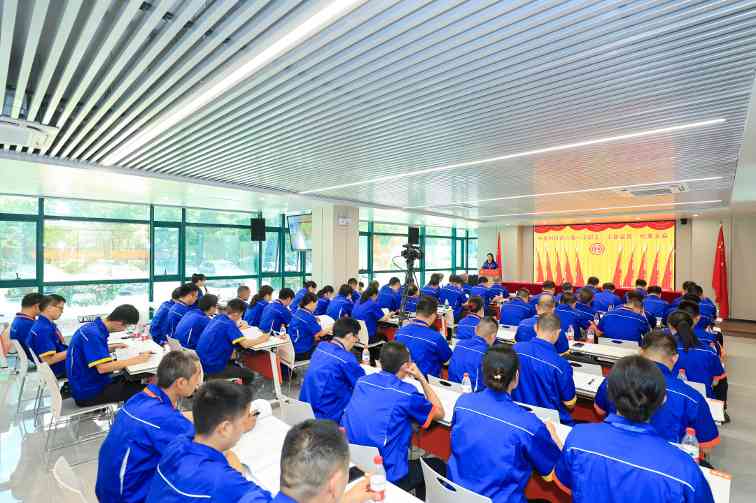 郭磊出席科技公司第六届一次职工（工会会员）代表大会