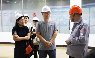 郑金华会见汇丰银行大湾区工商金融董事总经理黄兆伟一行