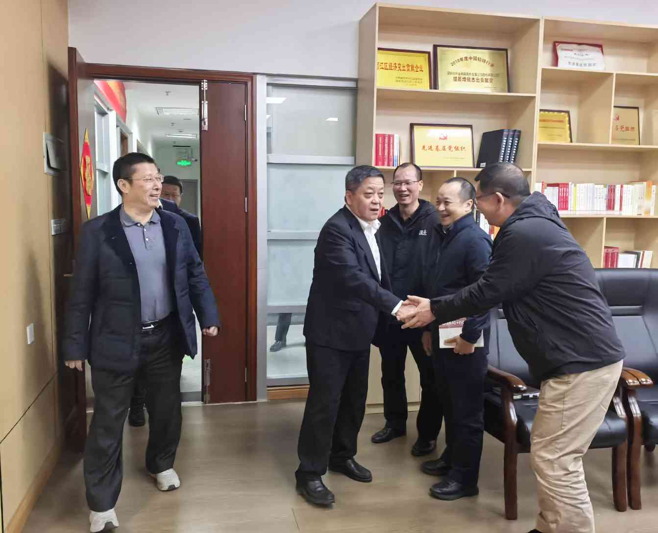 喻鸿到供应链事业部送新春祝福并调研